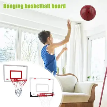Krepšinio lankų siena, sumontuota virš durų Krepšinio lankas Vidaus vidaus sienoje montuojamas krepšinio vartai Mažas krepšinio pasažas