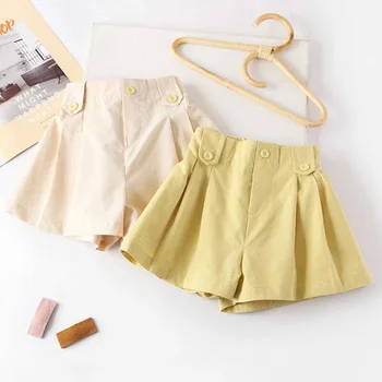 Nauji universalūs vasaros mergaičių šortai vidutinio juosmens laisvos plisuotos mini kelnės Korėjietiško stiliaus geltonos smėlio spalvos vaikiški drabužiai Gatvės drabužiai